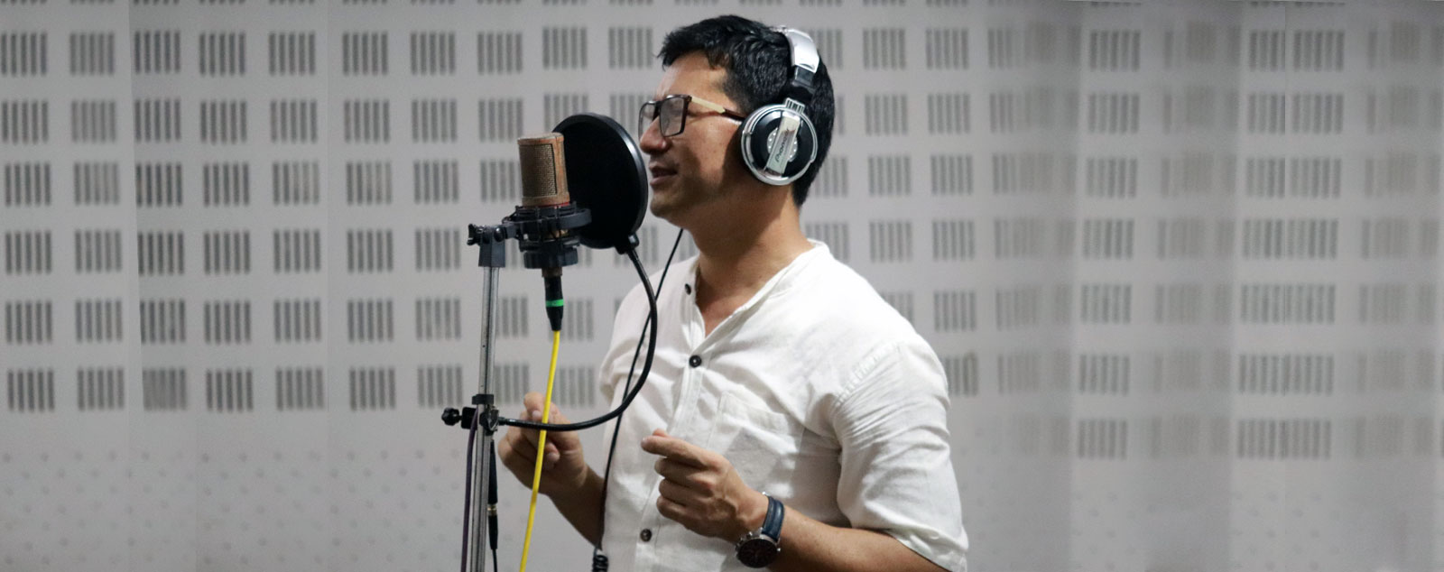 Permalink to: Singing at Studio